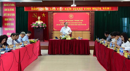 Phó Chủ tịch Phùng Thị Hồng Hà dự buổi làm việc của Bí thư Thành ủy tại Sở Thông tin và Truyền thông